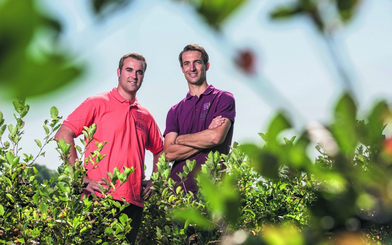 Christoph (links) und Simon Räss setzten beim Familienbetrieb einen völlig neuen Fokus.