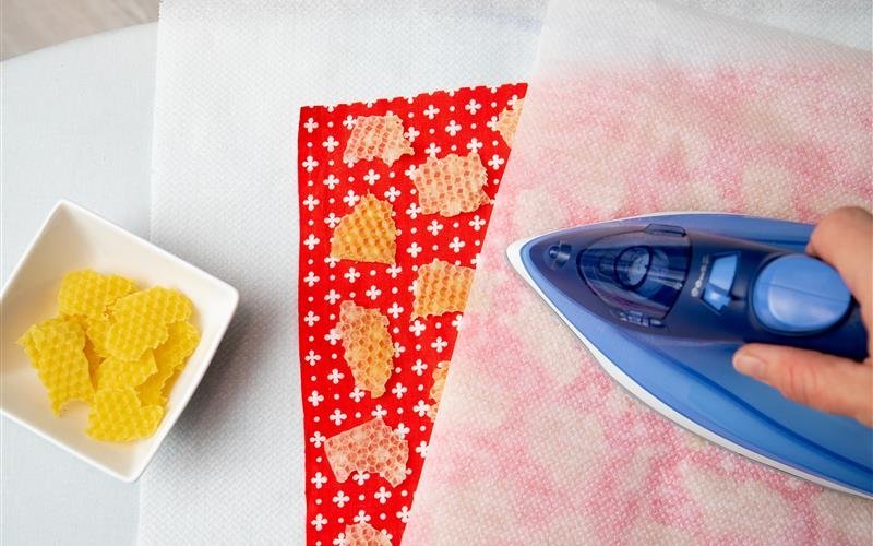 Der Wachs sollte gleichmässig auf dem Tuch verteilt sein. 