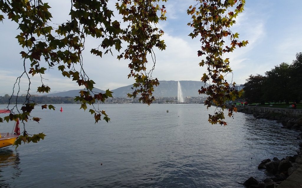 Ziel erreicht der Jurawanderung: Die Stadt Genf mit den Jet d'eau. 