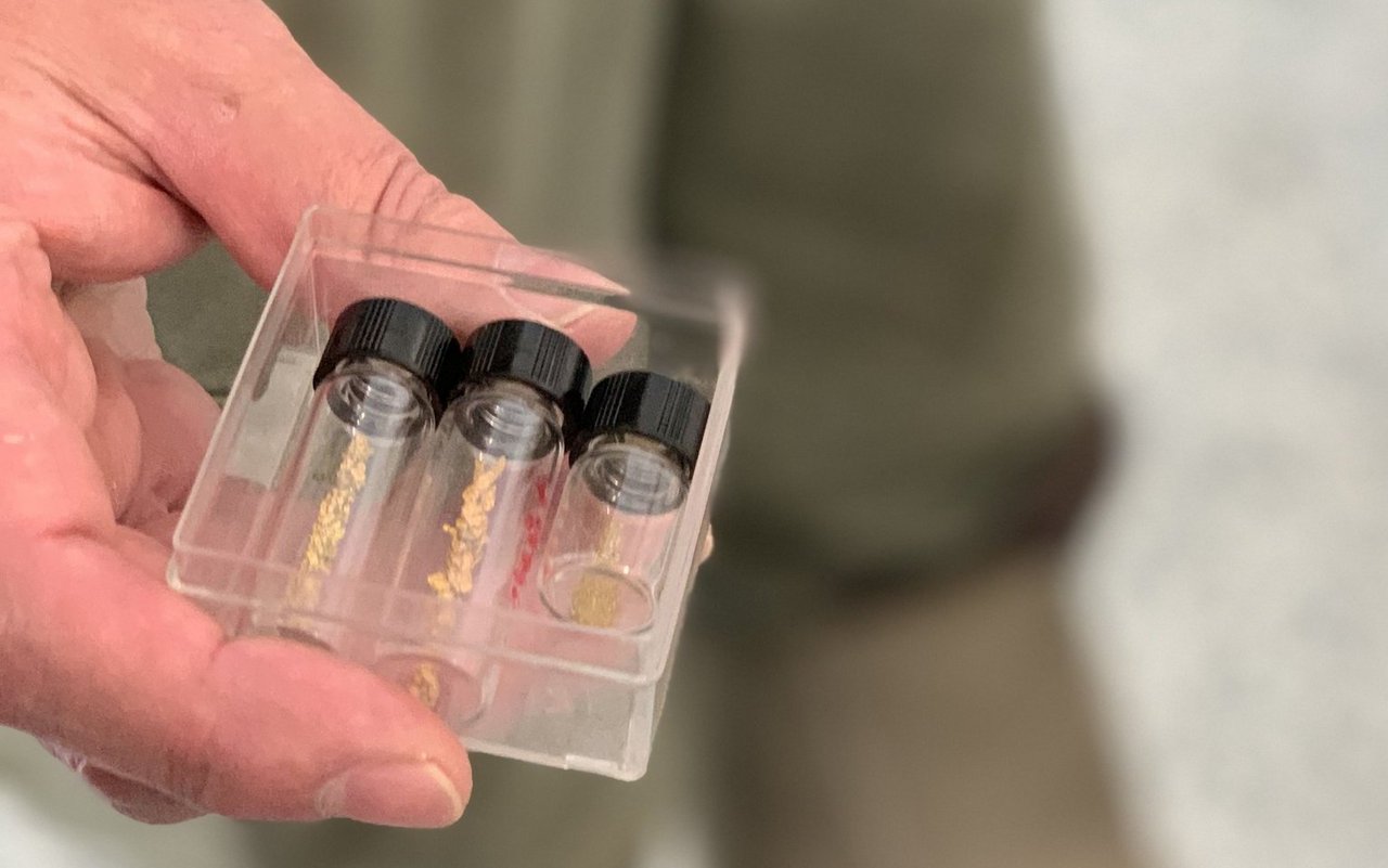 Ein glitzernder Fund macht die Mühen des Goldwaschens schnell wett.