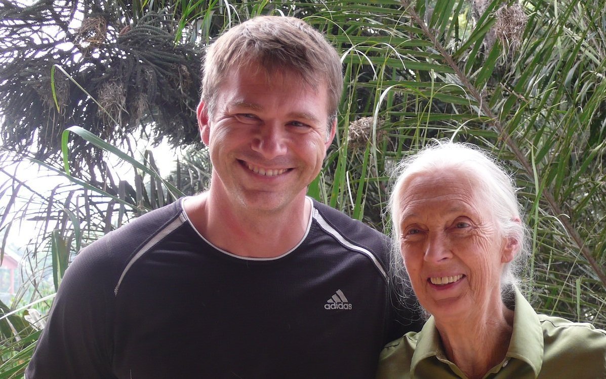 Der Geschäftsführer des Jane Goodall Instituts Schweiz, Daniel C. Hänni, und die britische Schimpansenforscherin Jane Goodall.