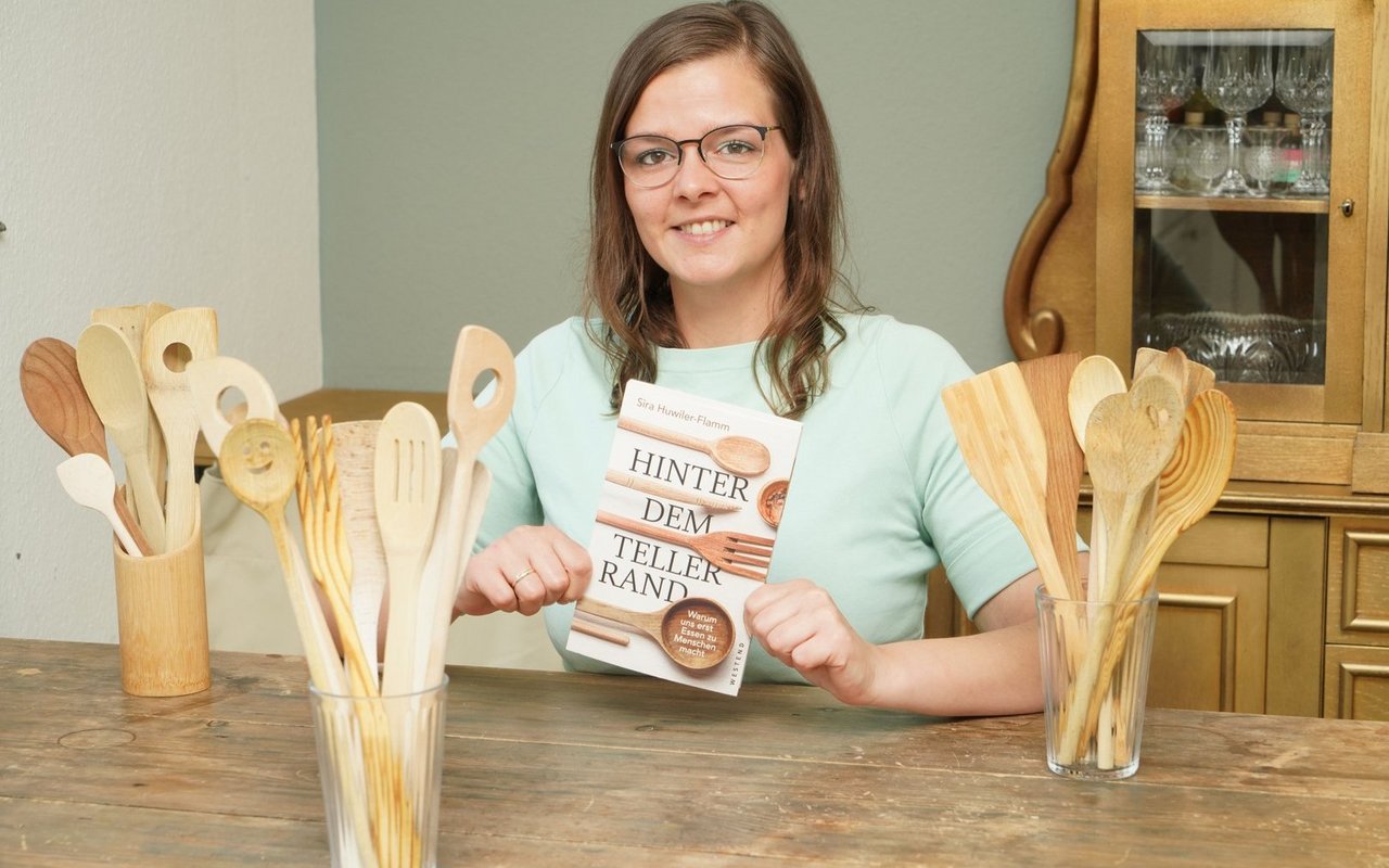 In 20 Thesen beleuchtet die Journalistin Sira Huwiler-Flamm in ihrem neuen Buch die gesellschaftliche Bedeutung des Essens.