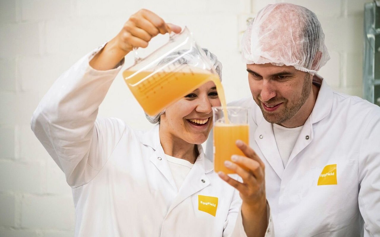 EggField hat pflanzlichen Eiersatz aus Kochwasser von Hülsenfrüchten entwickelt.