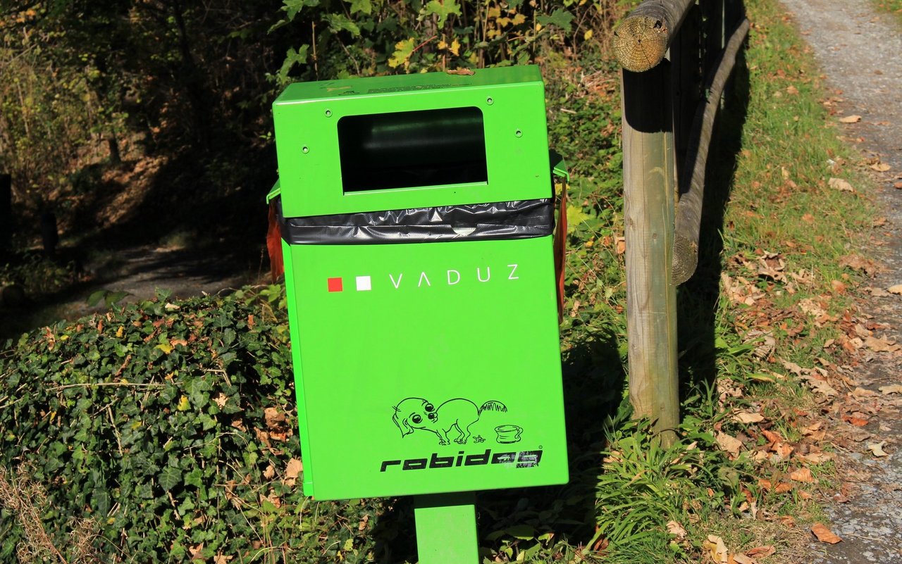 Mit einem Teil der Hundesteuer werden Robidogs oder andere Hundekot-Entsorgungssysteme finanziert. 