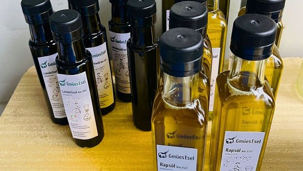 Das im Fitnessraum produzierte Öl wird in Läden in der Umgebung verkauft. 