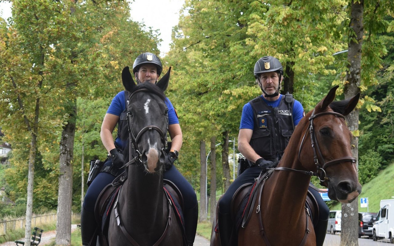 Nach dem Rosengarten reiten Stefanie Huber den Aargauerstalden hinunter.